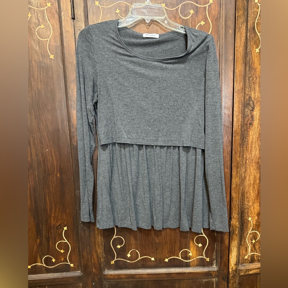 Maternity/ Nursing Gray Women's Long Sleeve Top